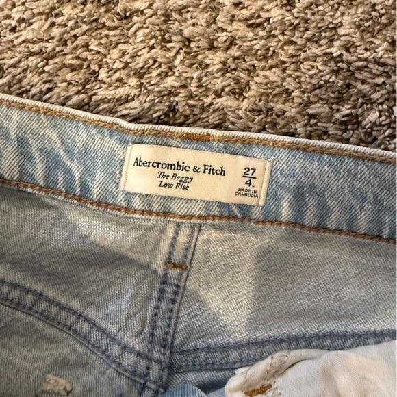 NWT Abercrombie and Fitch Low Rise Baggy Jean - Picture 8 of 9